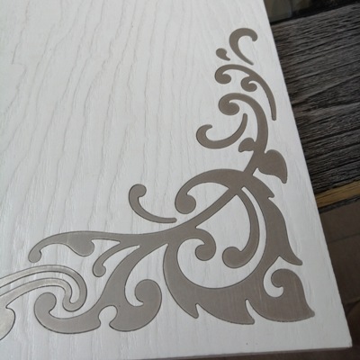 Ricamo su legno
